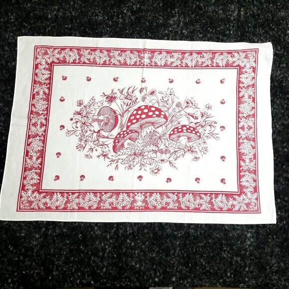Vintage Mushrooms Printed Piece Of Linen Red And White 30.5x21.5" Retro VGC - Picture 1 of 7